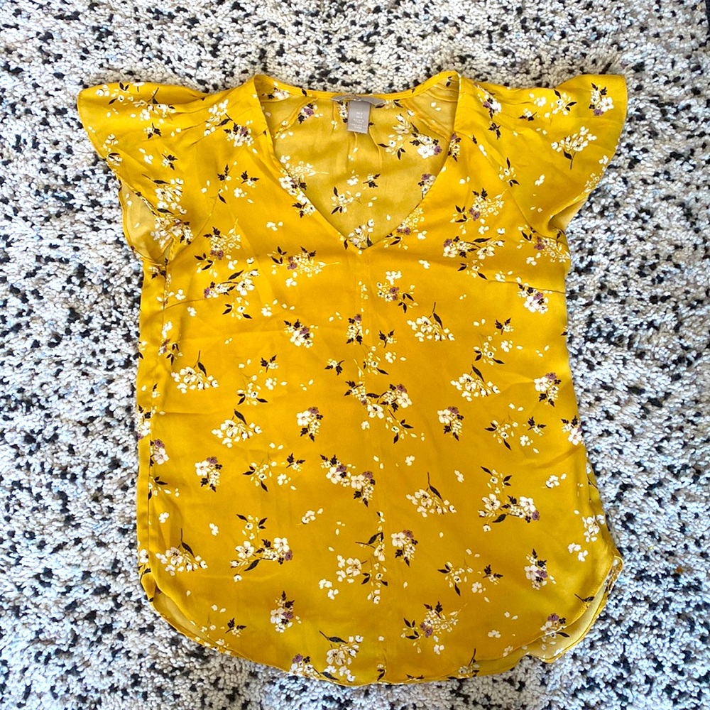 H&M short sleeve blouse, size 4, very good condition